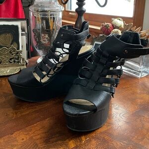 AS IS Vintage Elegant Goth Strappy Black Platform Sandals in Vegan Leather